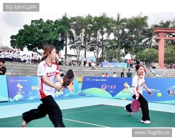 《国际体育赛事激战正酣 新兴运动项目崭露头角 各国选手拼劲力争金》 - 副本 (2)